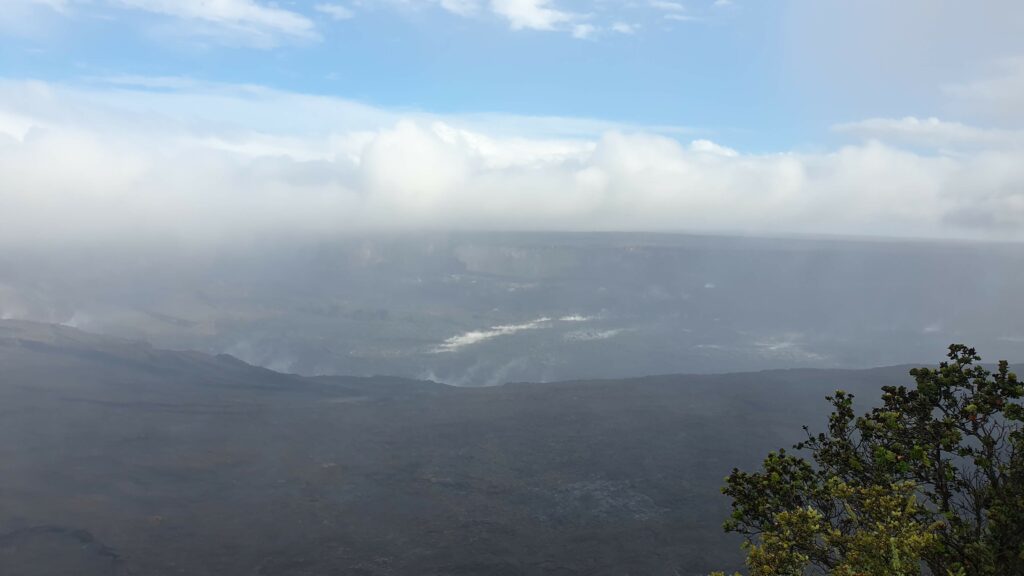 Caldeira du Kilauea avec partie effondrée